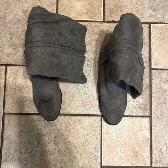 Knee high boots; grey suede; size 6 1/2 - Picture 3 of 6